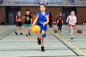 Retournac : 54 jeunes basketteurs de Haute-Loire en stage au gymnase