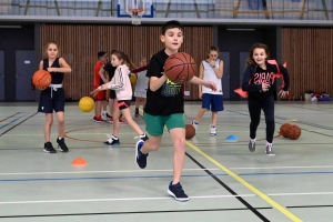 Retournac : 54 jeunes basketteurs de Haute-Loire en stage au gymnase