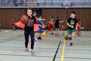 Retournac : 54 jeunes basketteurs de Haute-Loire en stage au gymnase