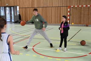 Retournac : 54 jeunes basketteurs de Haute-Loire en stage au gymnase