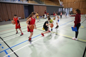 Retournac : 54 jeunes basketteurs de Haute-Loire en stage au gymnase