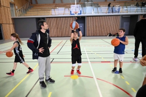 Retournac : 54 jeunes basketteurs de Haute-Loire en stage au gymnase