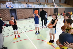 Retournac : 54 jeunes basketteurs de Haute-Loire en stage au gymnase