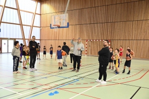 Retournac : 54 jeunes basketteurs de Haute-Loire en stage au gymnase