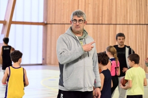 Retournac : 54 jeunes basketteurs de Haute-Loire en stage au gymnase