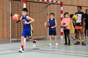 Retournac : 54 jeunes basketteurs de Haute-Loire en stage au gymnase