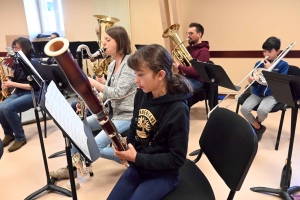 Yssingeaux : l&#039;harmonie municipale répète des musiques latines pour le 18 juin (vidéo)