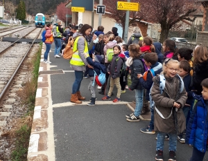 Sur le quai au moment de prendre le train