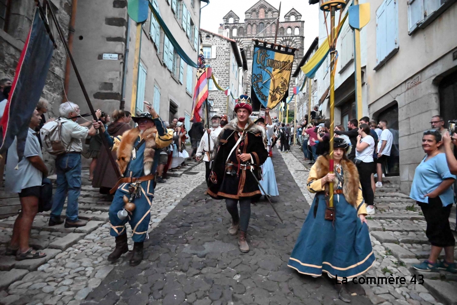 Au Puy En Velay Les Fêtes Du Roi De Loiseau Sont Lancées Pour Quatre