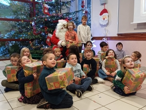 Mézères : des enfants sages déjà gâtés par le Père Noël