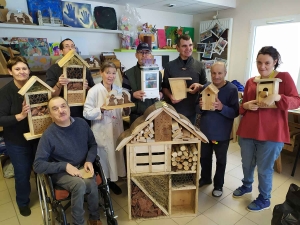 Montfaucon-en-Velay : des nichoirs, des hôtels à insectes et des crèches sur le marché