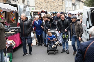 Un dimanche à flâner sur la Foire des Pâquerettes à Retournac