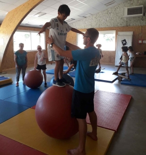 Montfaucon-en-Velay : les écoliers d&#039;Abel-Grimmer au domaine du Mont-Joyeux