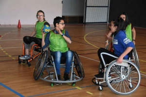 Dunières : des collégiens initiés à différentes disciplines du handisport