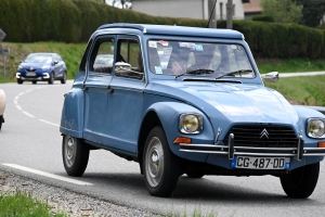 Onze voitures 2CV en goguette en Haute-Loire