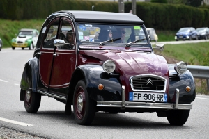 Onze voitures 2CV en goguette en Haute-Loire