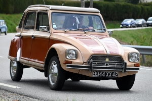 Onze voitures 2CV en goguette en Haute-Loire