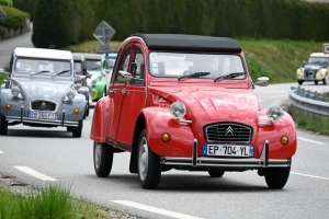 Onze voitures 2CV en goguette en Haute-Loire