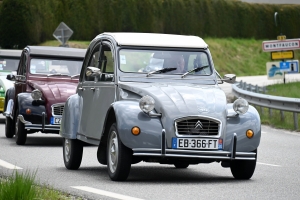 Onze voitures 2CV en goguette en Haute-Loire