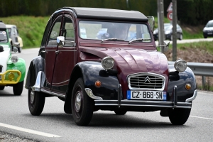 Onze voitures 2CV en goguette en Haute-Loire