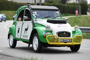 Onze voitures 2CV en goguette en Haute-Loire