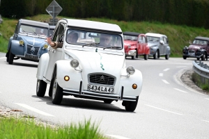 Onze voitures 2CV en goguette en Haute-Loire