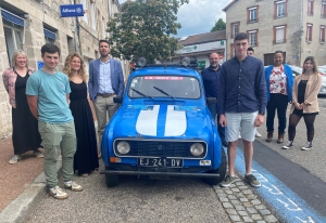 Les jeunes font le tour de leurs soutiens, comme ici le cabinet Allianz de Saint-Didier-en-Velay. Crédit DR