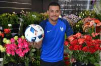 Geoffrey Vigné et Samba Fleurs organisent un jeu concours pendant l&#039;Euro 2016 de football.