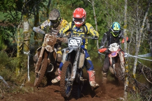 La course d&#039;endurance moto des Vastres en photos