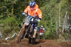 La course d&#039;endurance moto des Vastres en photos