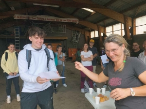 Saint-Julien-du-Pinet : peinture et réfection de mur réalisées par des jeunes