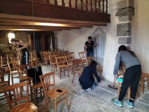 Saint-Julien-du-Pinet : peinture et réfection de mur réalisées par des jeunes