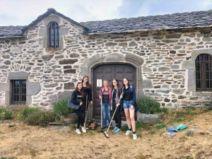 Saint-Julien-du-Pinet : peinture et réfection de mur réalisées par des jeunes