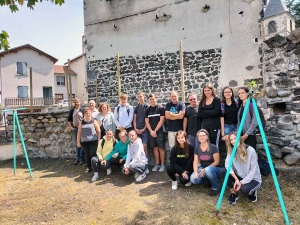 Saint-Julien-du-Pinet : peinture et réfection de mur réalisées par des jeunes