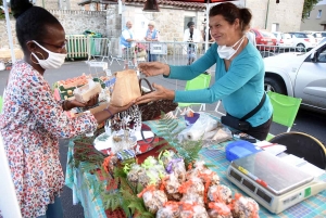 Lapte : la place occupée par un marché nocturne et la musique