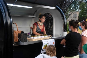 Lapte : la place occupée par un marché nocturne et la musique