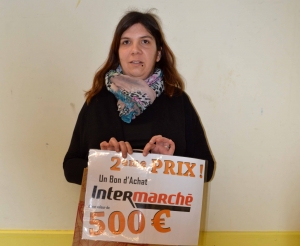 Laurie Joubert remporte les 500 € de bons d&#039;achat à Intermarché