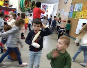 Le Père Noël en visite à l&#039;école publique de Bas-en-Basset