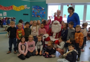 Le Père Noël en visite à l&#039;école publique de Bas-en-Basset