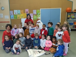 Le Père Noël en visite à l&#039;école publique de Bas-en-Basset