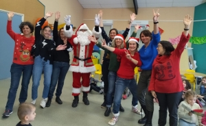 Le Père Noël en visite à l&#039;école publique de Bas-en-Basset