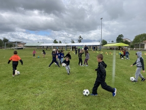 Initiation football à l’école publique Claudie Haigneré de Saint-Maurice-de-Lignon