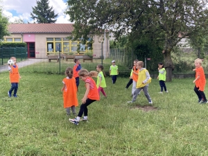 Initiation football à l’école publique Claudie Haigneré de Saint-Maurice-de-Lignon