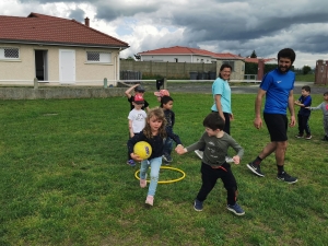 Initiation football à l’école publique Claudie Haigneré de Saint-Maurice-de-Lignon