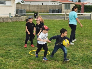 Initiation football à l’école publique Claudie Haigneré de Saint-Maurice-de-Lignon