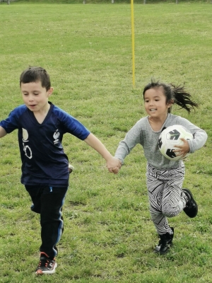 Initiation football à l’école publique Claudie Haigneré de Saint-Maurice-de-Lignon