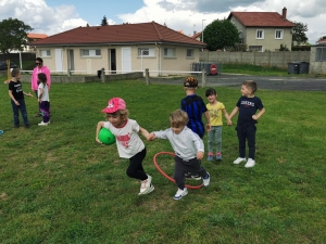 Initiation football à l’école publique Claudie Haigneré de Saint-Maurice-de-Lignon