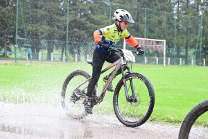 VTT à Sainte-Sigolène : la course des U11 en photos