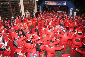 Monistrol-sur-Loire : 1500 pères Noël dans les rues pour la marche gourmande et festive