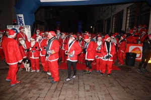 Monistrol-sur-Loire : 1500 pères Noël dans les rues pour la marche gourmande et festive